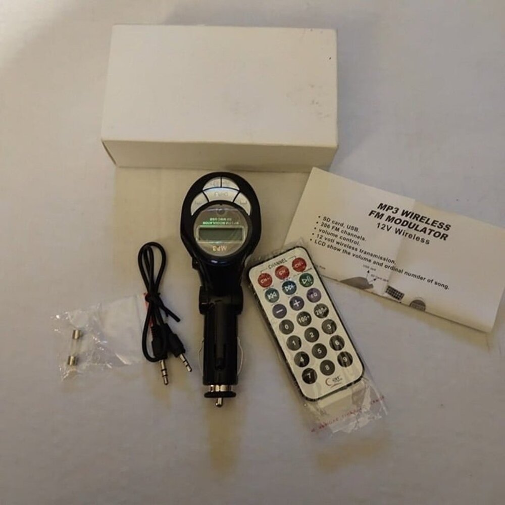 AUDIO PLAYER FM TRANSMITTER W/USB/SD/MMC SLOT-NEW